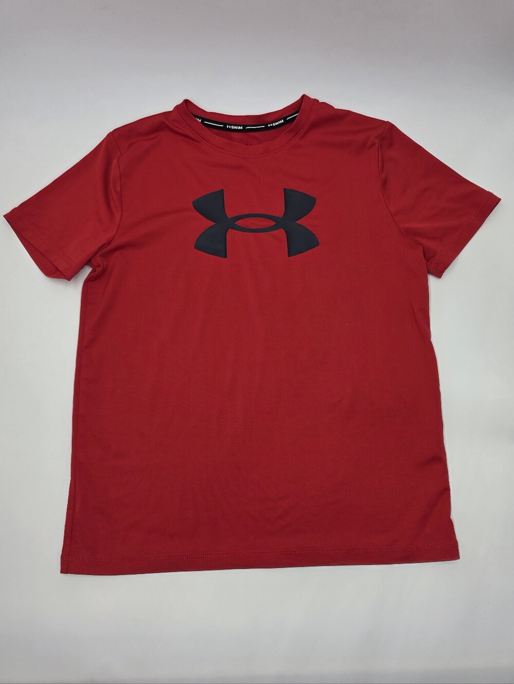 Under Armour boys' red rashguard shirt size M